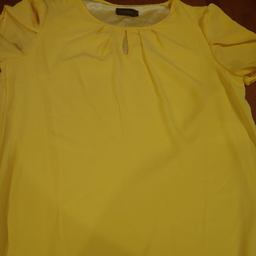 pale yellow keyhole top